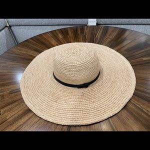 Josie vacation hat excellent condition
